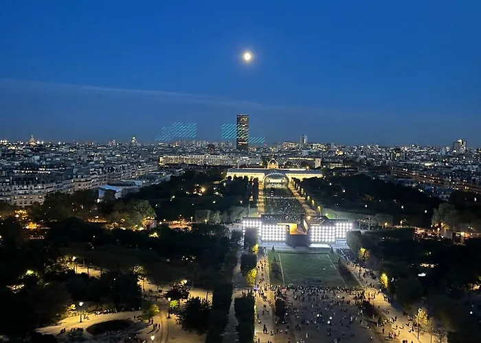 Paris Apartment With Room Near Tour Eiffel